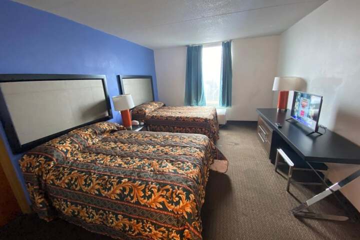 Room 13 of 32