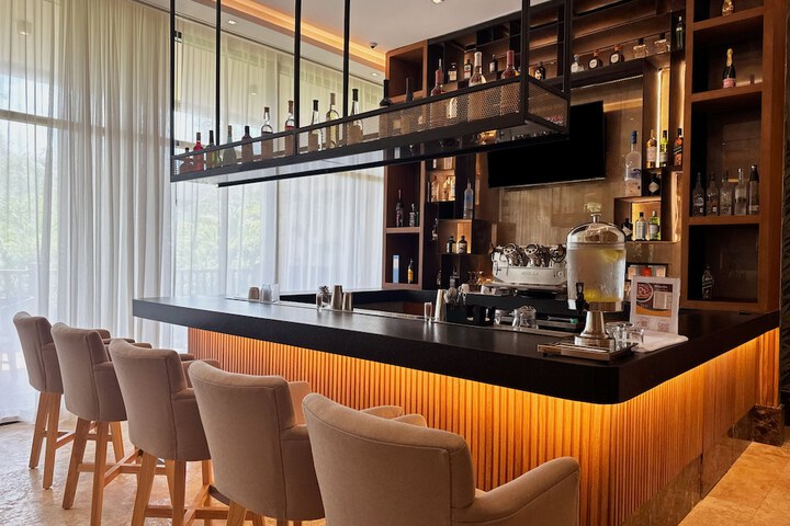Lounge 69 of 103