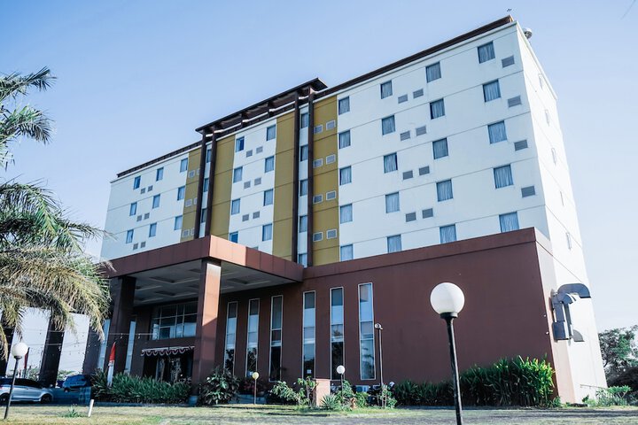 Exterior of Liberta Hotel Grand Sayang Makassar