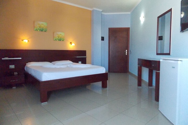 Room 9 of 135