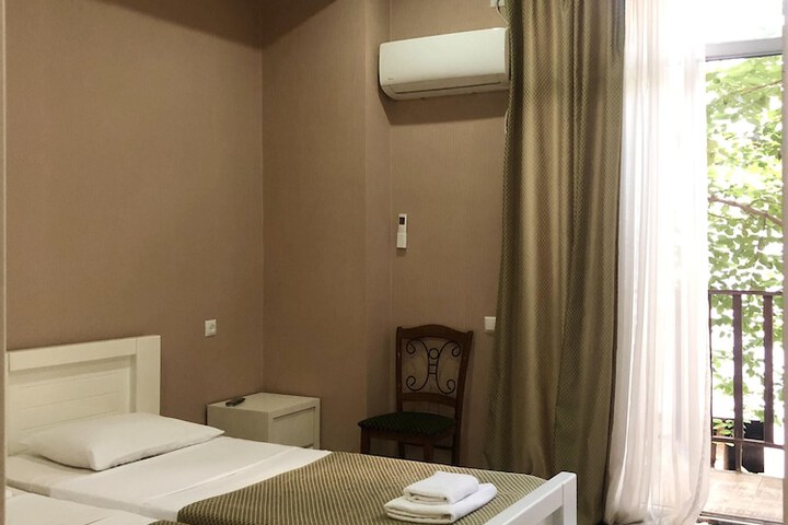 Room 33 of 50