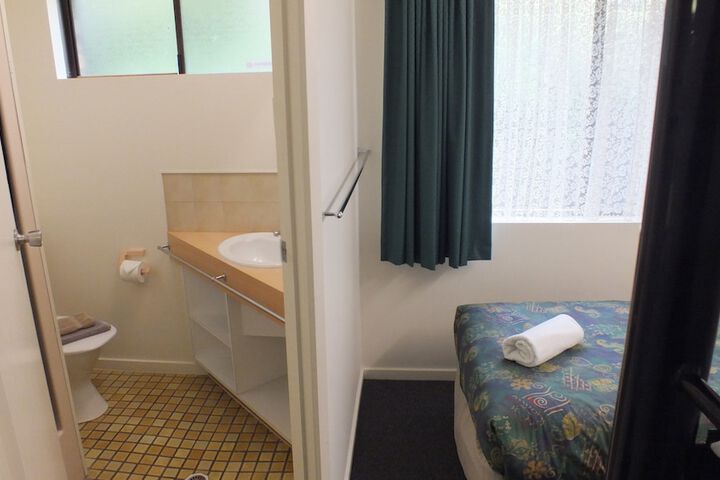 Room 72 of 116