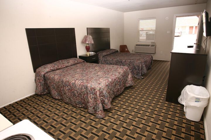 Room 13 of 32