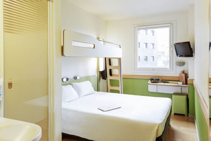Room 3 of 18