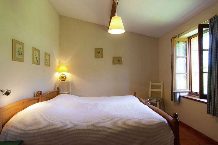 Room 6 of 18