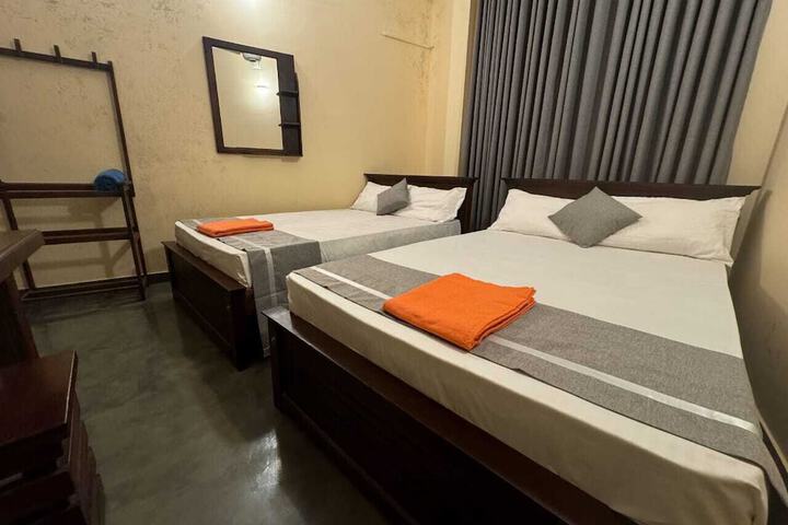 Room 3 of 10