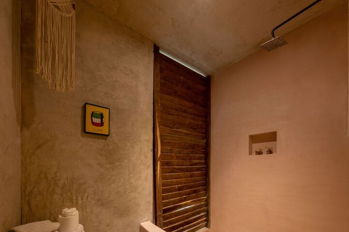 Room 48 of 83