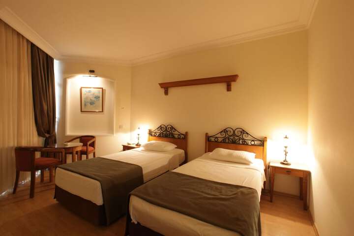 Room 3 of 38
