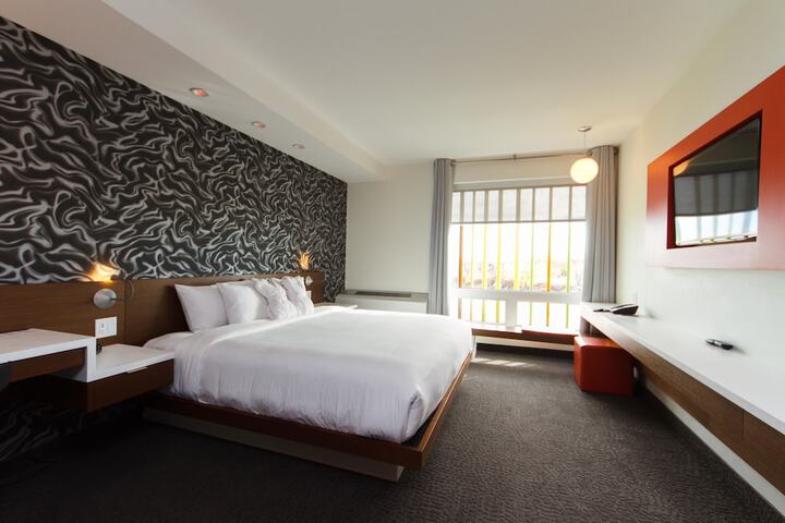 Room 8 of 47
