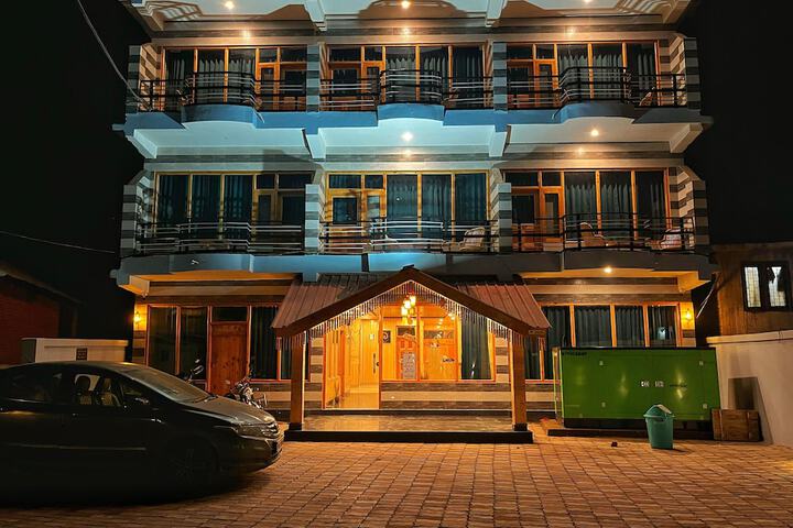 Hotel Mid Orchard Kasol (Riverside)