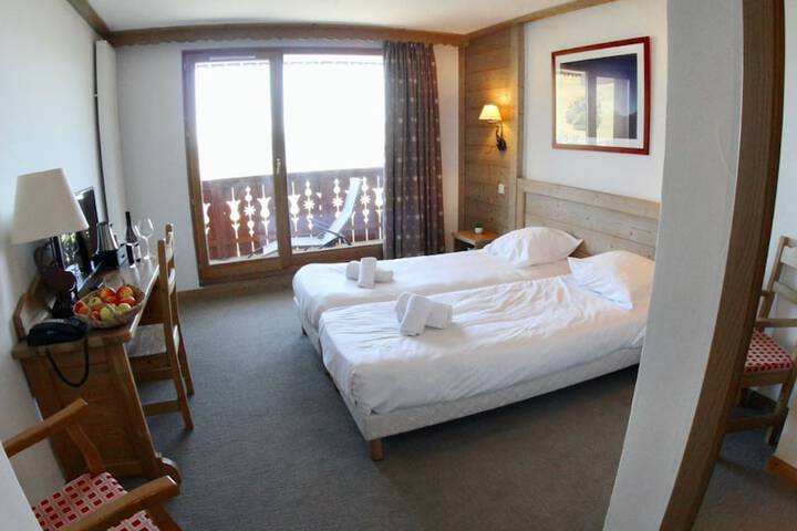 Room 11 of 40