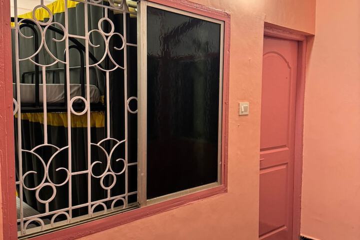 Room 3 of 43