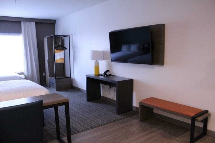 1 King Bed Suite (10 of 21)