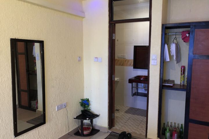 Room 16 of 38