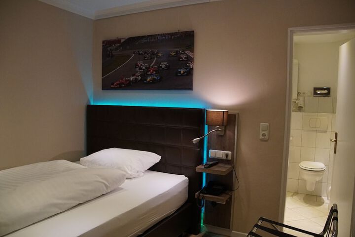 Room 8 of 79