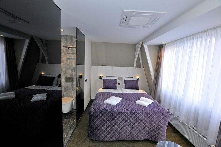 Room 6 of 42