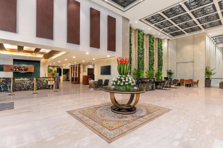 Entrance & Lobby