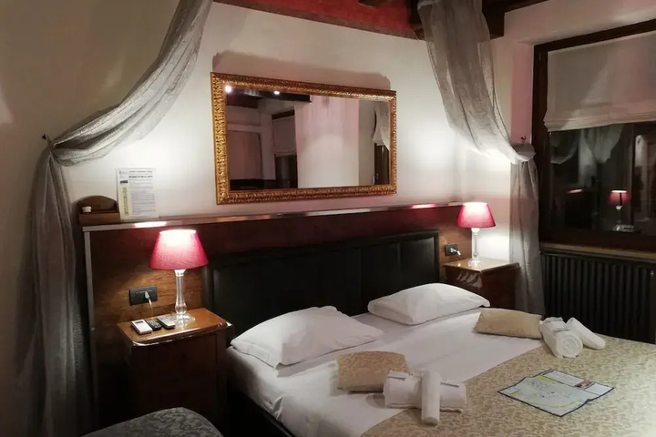 Room 2 of 11