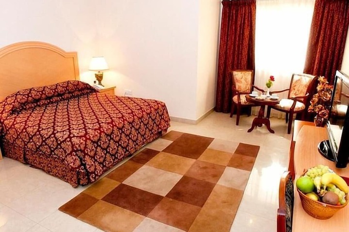 Room 9 of 26