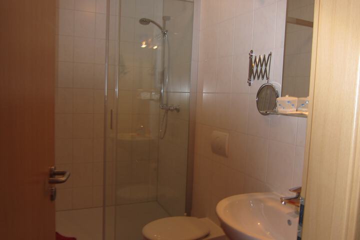 Room 4 of 5