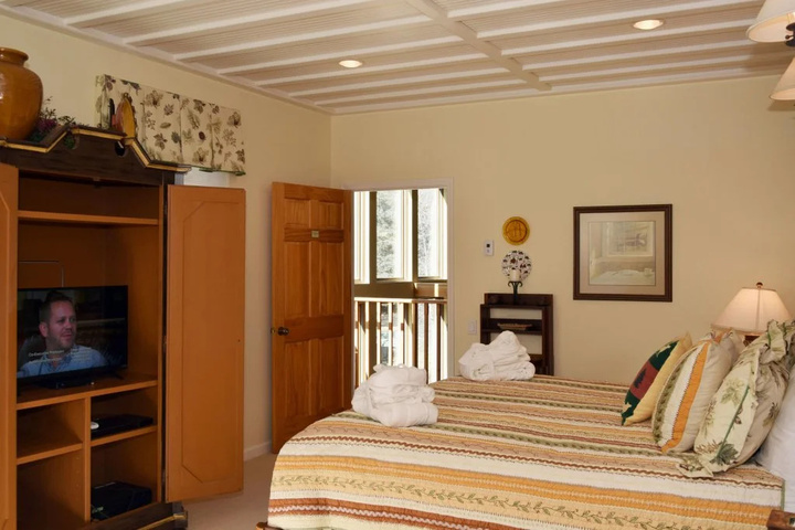 Room 6 of 20