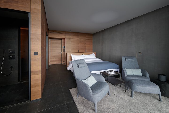 Room 3 of 48