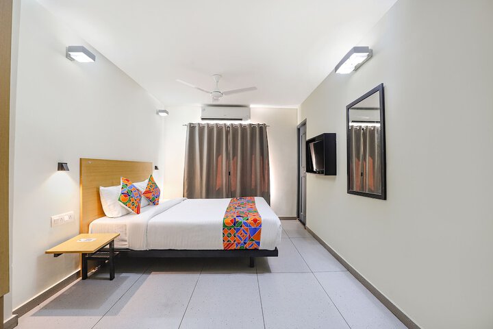 Room 13 of 33