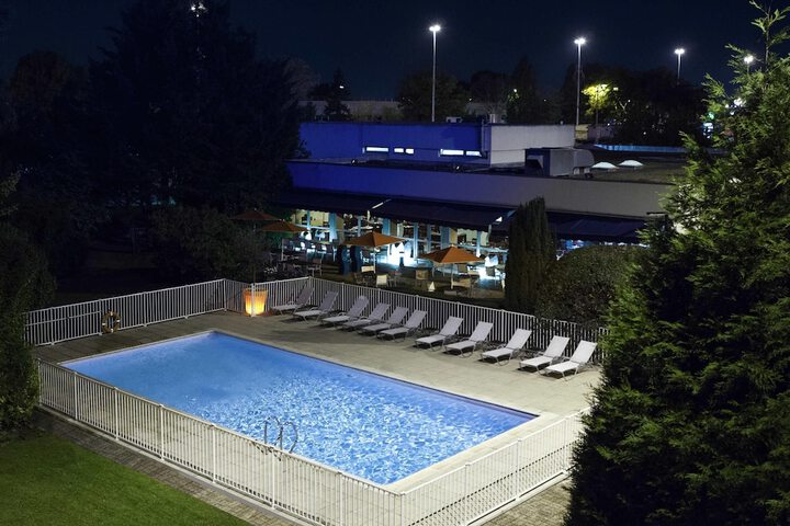 Hotel with Pool