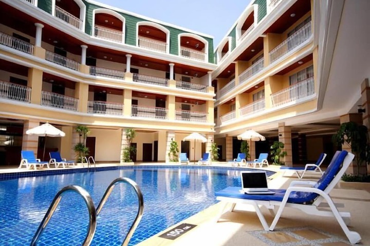 Pools & Facilities
