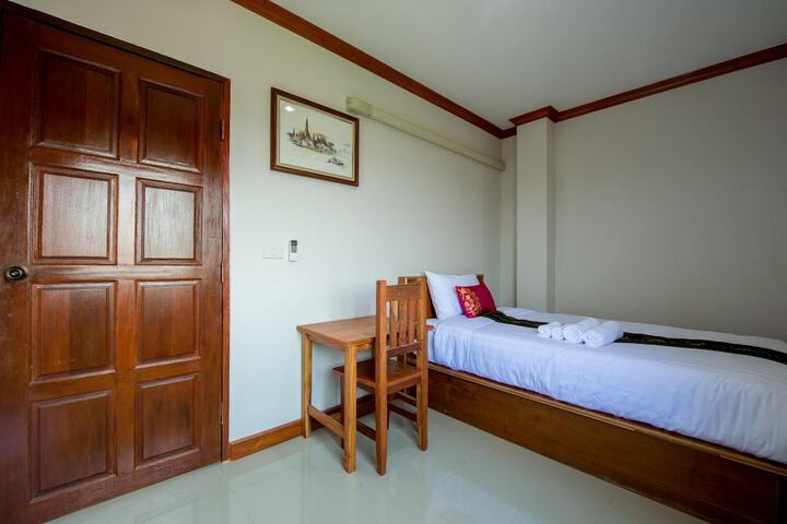 Room 27 of 49
