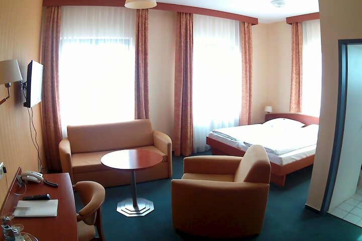 Room 8 of 34