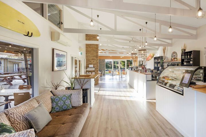Entrance & Lobby