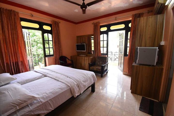 Room 6 of 14