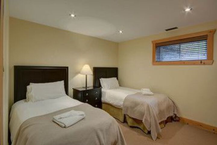 Room 7 of 25