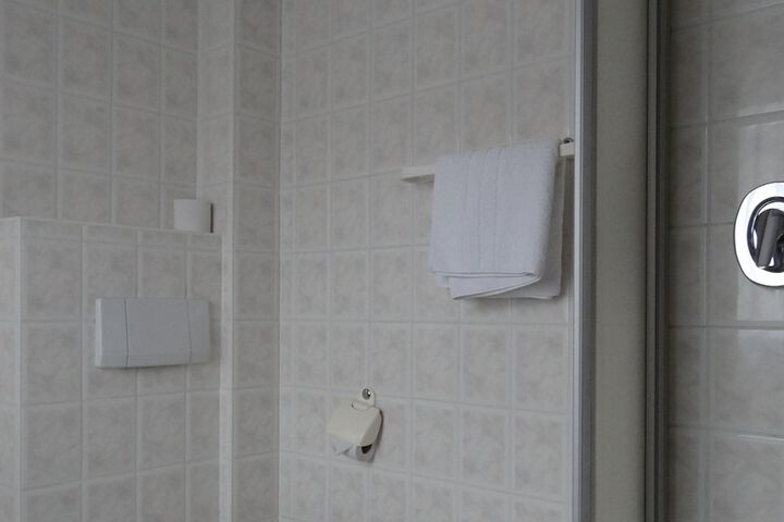 Room 17 of 27