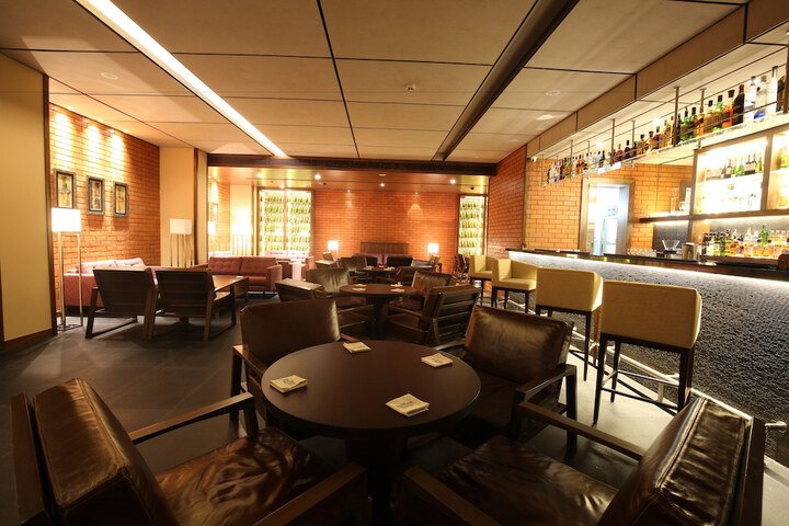 Lounge 46 of 67