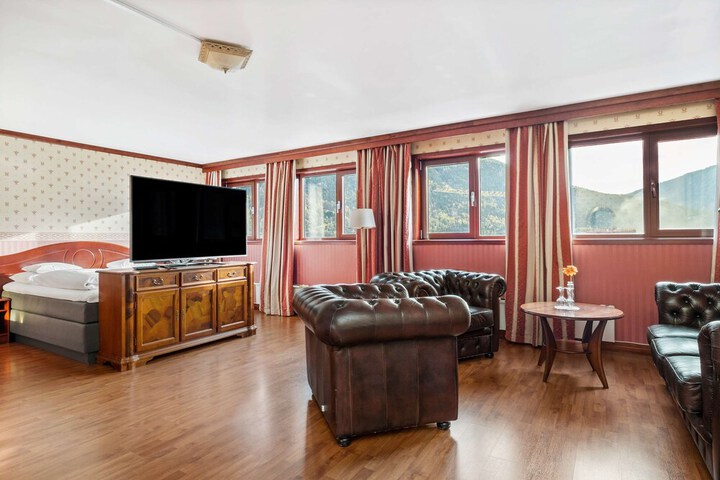 Room 18 of 48