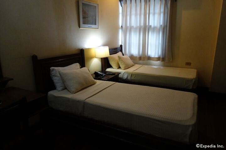 Room 8 of 83