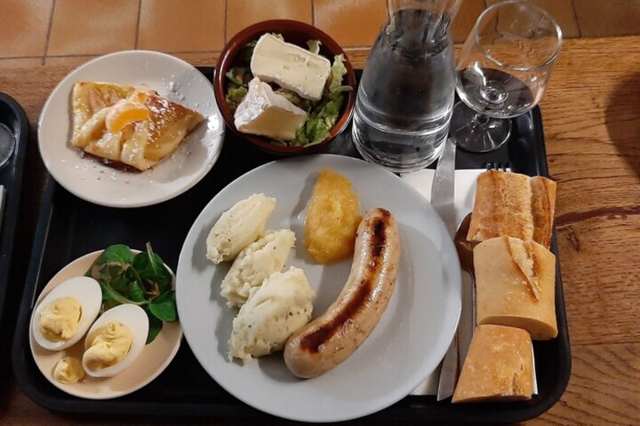 Dining 32 of 46