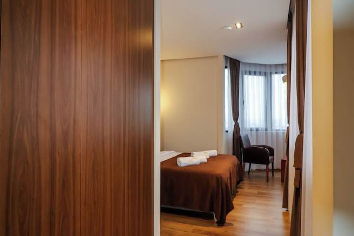 Room 21 of 98