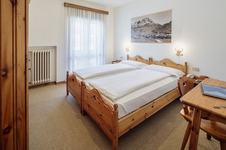 Room 3 of 44