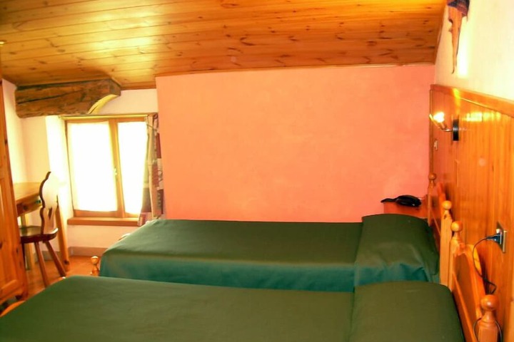 Room 2 of 17
