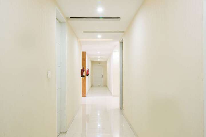 Ballroom/Hall 31 of 32
