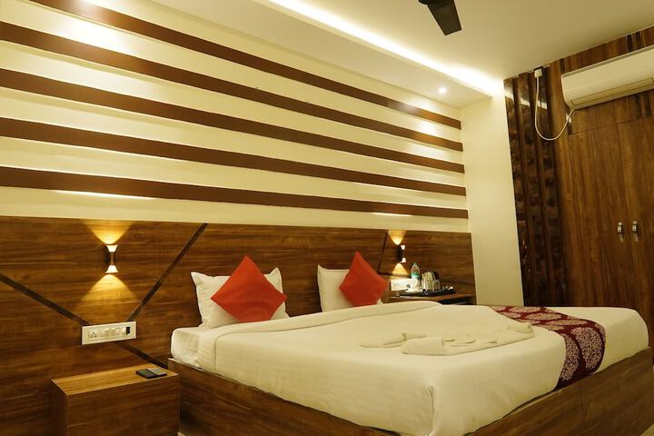 Room 4 of 32