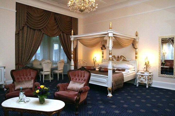 Room 28 of 114