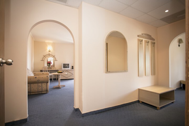 Room 27 of 124
