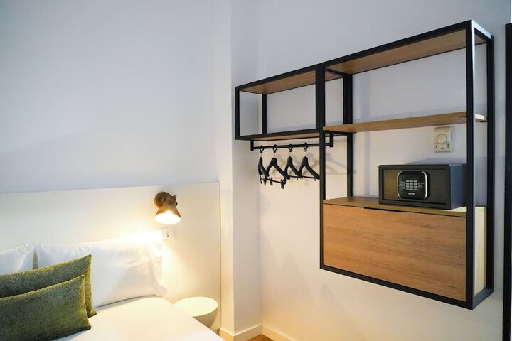 Room 10 of 29