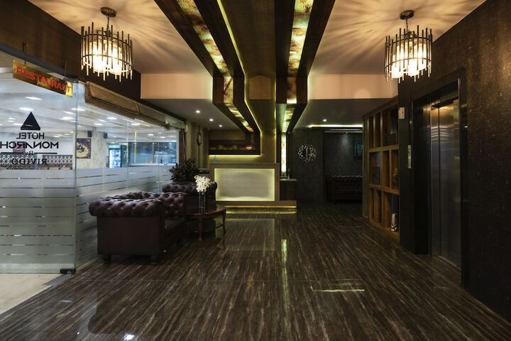 Hotel Monarch International