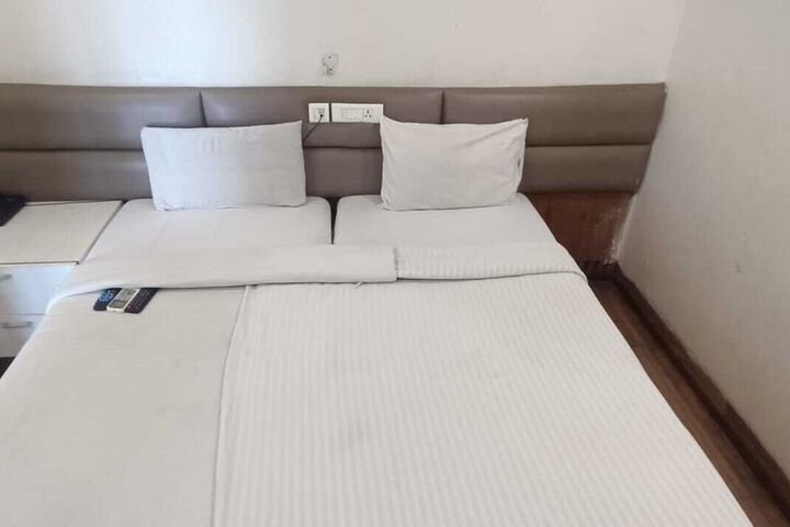 Room 6 of 11