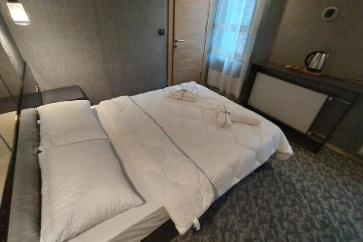 Room 3 of 36